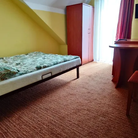 Δωμάτια σε οικογενειακή κατοικία Rafa