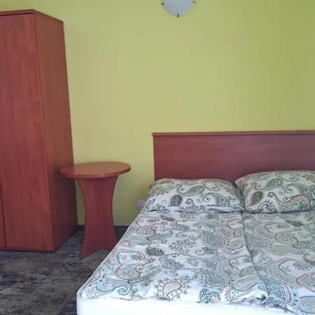 Rafa Проживание в семье Тшенсач