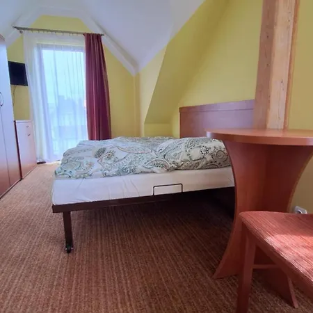 Rafa Проживание в семье Тшенсач