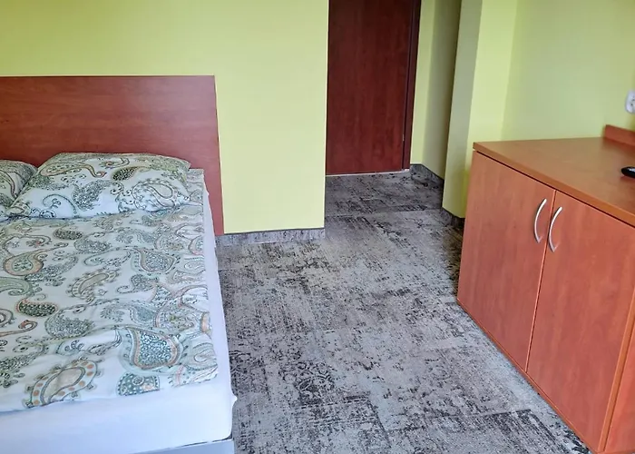 Rafa ホームステイ トシェンサチ